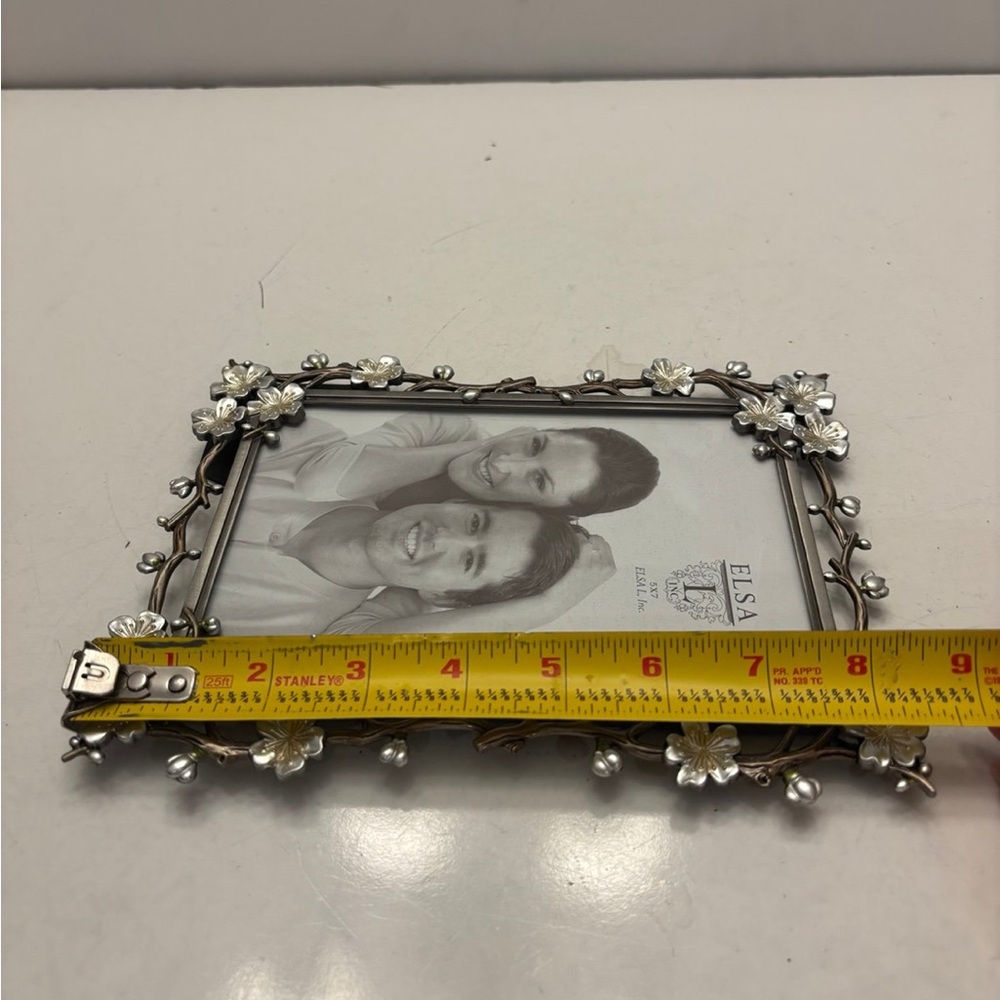 vintage Elsa L, Inc. metal photo frame, likely featuring a floral or leaf - Picture 7 of 8